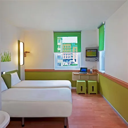 Ibis Budget Stare מלון
